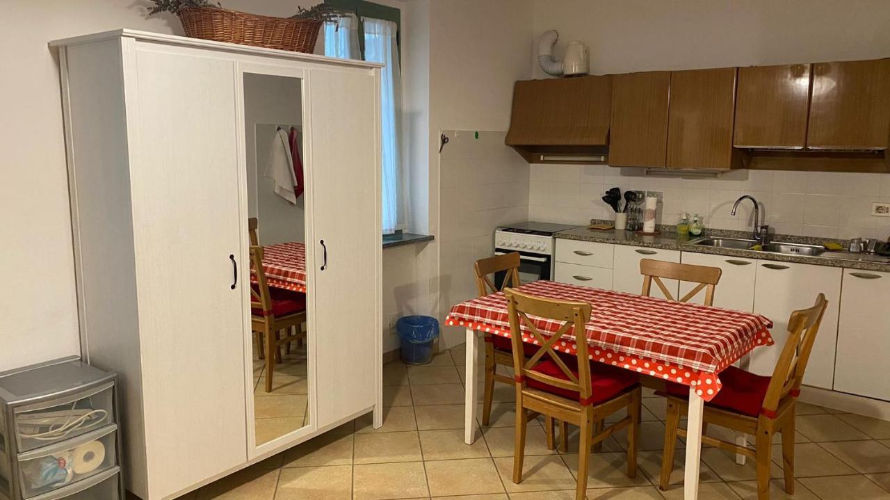 Al Vecchio Pero, Con Ampio Giardino Privato Vila La Morra Exterior foto