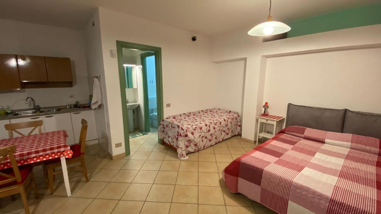 Al Vecchio Pero, Con Ampio Giardino Privato Vila La Morra Exterior foto